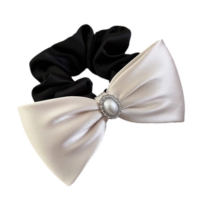 Eleganter Satin-Schleifen-Haargummi mit großer Perle und funkelnden Strasssteinen