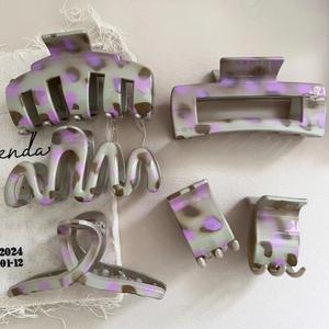 Five-piece spring grey-pink leopard print hair claw clips set for elegant hair styling
