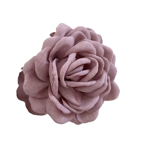 Pince à cheveux fleur de rose 3D en tissu rose poudré pour coiffures élégantes