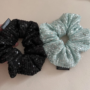 Sparkly sequin scrunchie set in black and light blue for elegant low ponytail hairstyles