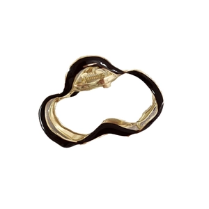 Unregelmäßige wolkenförmige goldene Haarklammer aus Metall mit brauner Tropfglasur