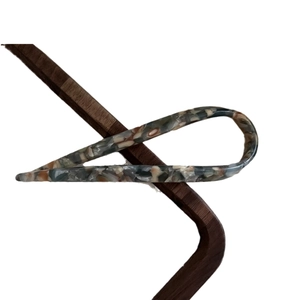 Minimalistische U-förmige Haarnadel aus Acetat mit elegantem Schildpatt-Muster