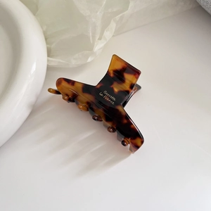 Vintage tortoiseshell acetate hair claw clip for women featuring elegant leopard patterns