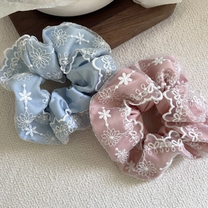 Chouchou en Satin avec Broderie Fleurie en Dentelle Grand Élastique à Cheveux pour Femmes Filles Accessoires de Cheveux