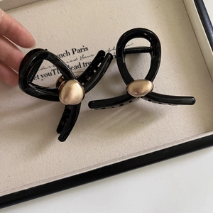 Pince à Cheveux Noire Minimaliste Française Avec Décoration de Perles Or Argent pour Femmes Élégante Pince Requin en Résine Accessoires Cheveux