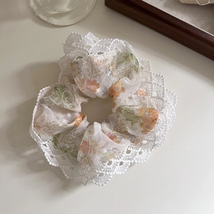 Chouchou en dentelle florale de style français avec mesh délicat et motifs vintage