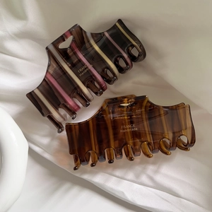 Niche French Style Acetate Striped Hair Claw Heart Cutout Handmade Vintage Large Shark Clip Hair Accessory For Women