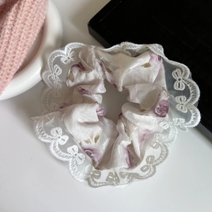 Elastico per capelli in pizzo bianco con delicati fiori viola in stile francese