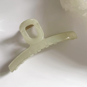 Pince à cheveux élégante de 13cm vert gelée avec design découpé carré minimaliste