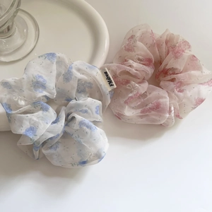Lot de chouchous à fleurs en mousseline bleue et rose au style minimaliste épuré