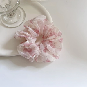 Chouchou en tulle rose fleuri avec volants doux pour coiffures de queue de cheval