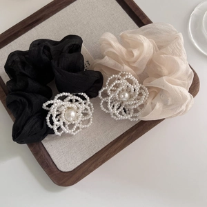 Set di elastici per capelli in tulle nero e beige con fiori di perle eleganti