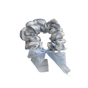 Chouchou rayé bleu et blanc style ballet avec grand nœud en dentelle pour femme