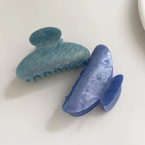 Pinze per capelli in acetato blu lago marmorizzato e viola pervinca lucido