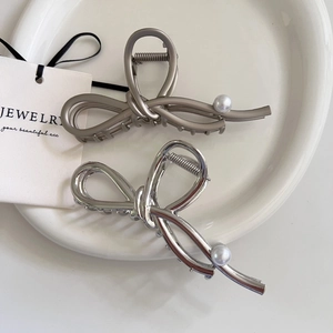 Elegant Alloy Bow Hair Claw Clip With Artificial Pearl Accent Metallic Ribbon Hair Shark Clip For Women Hair Accessory