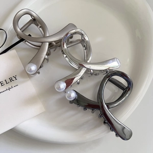 Elegant Metal Cross Line Hair Claw Clip With Faux Artificial Pearl Inlaid Minimalist Shark Clip For Women Fashion Hair Accessories