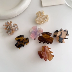Mini acetate hair claws in marble and tortoiseshell patterns for women hair styling