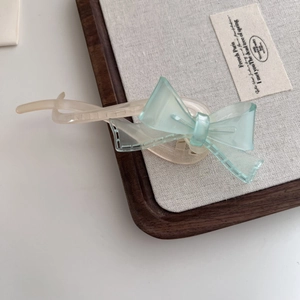 Pince à cheveux élégante avec ruban bleu translucide et finition givrée pour femmes