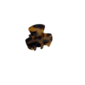 Mini marble acetate hair claw clip with brown tortoiseshell pattern for women hair styling