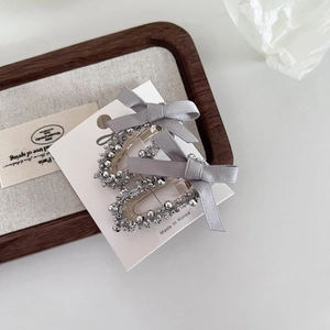 Barrettes à cheveux à nœud gris élégant avec perles argentées pour coiffure