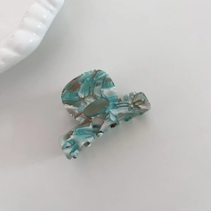 Pince à cheveux élégante en acétate marbré bleu et violet avec écriture dorée