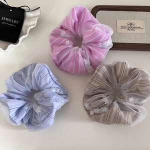 Set di tre elastici in rete floreale a righe nei colori rosa, azzurro e caffè scuro