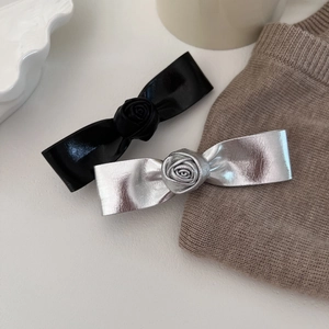 Pince à Cheveux Femme Nœud Fleur Rose 3D Cuir Synthétique Argent Métallisé Noir Pince Croco Accessoires de Cheveux Élégants