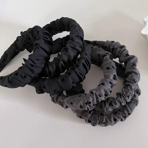 Elegant grey and black pleated headband with heart and bow patterns for high crown hair