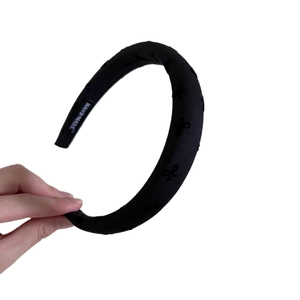 Serre-tête épais en tissu noir avec motifs de nœuds et rembourrage en éponge douce