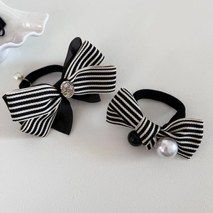 Chouchou Rayé de Style Français avec Nœud Papillon Élégant Künstliche Perle Bouton en Métal Élastique Femme Accessoires de Cheveux Vintage