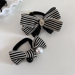 Chouchous à nœuds rayés noir et blanc de style français avec perles et bouton doré