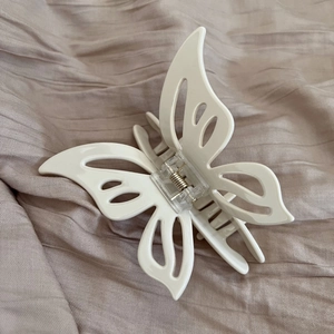French Elegant Beige Cellulose Acetate Hollow Butterfly Hair Claw Clip Elegant Large Shark Clip Women Fashion Hair Accessories