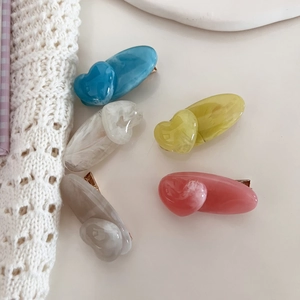 5-piece colorful acrylic heart hair clip set with marble texture for sweet hair styling