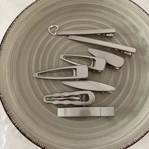 Fermaglio per Capelli in Metallo Minimalista per Donna Grigio Opaco Geometrico Becco di Corvo Accessori per Capelli Fatti a Mano