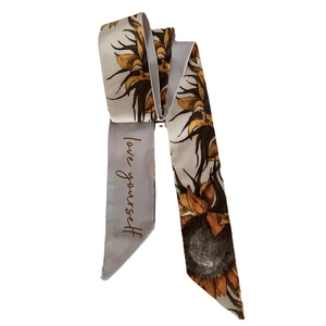 Foulard étroit en soie à motif tournesol style peinture à l'huile avec texte Love Yourself