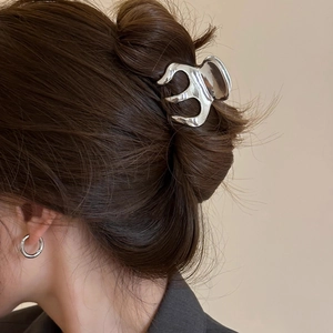 Liquid metal hair claw and silver earrings set styled on a brunette ponytail