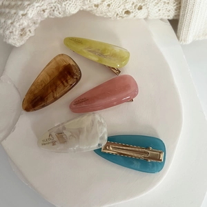 Five-piece set of colorful acetate teardrop hair clips with elegant amber marble finish