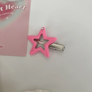 Detailed close-up of a pink Y2K star hair clip with high-gloss finish and metal base