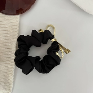 Elegante elastico in raso nero con fiocco in metallo dorato per capelli da donna