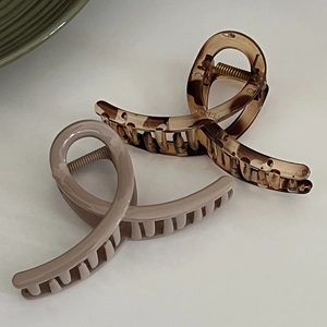 Large Resin Hair Claw Clip For Women High Quality Minimalist Shark Clip Strong Hold Hair Accessory For Thick Hair