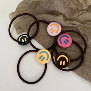 Lot de 5 chouchous colorés haute élasticité avec breloques mignonnes smiley en résine