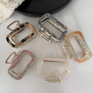 Set of 5 minimalist rectangular acetate hair claws in marble and tortoiseshell patterns