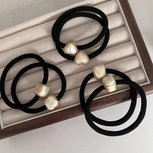 Élastique à Cheveux Haute Élasticité pour Femmes Künstliche Perle d'imitation Cœur Trèfle Carré Style Coréen Minimaliste Bijoux Noir