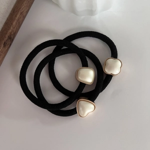 Lot de 3 chouchous noirs élastiques avec breloques cœur, trèfle et perle en résine