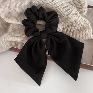 Élégant grand chouchou à nœud noir en tissu de qualité supérieure pour queue-de-cheval
