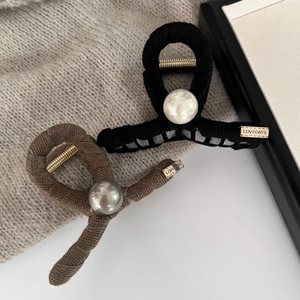 Winter wool-wrapped hair claw clips with white pearl and gold metal accent in black and brown