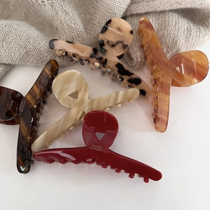 Chic acetate hair claw clips in tortoiseshell and amber patterns for elegant styling