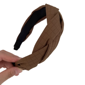 Serre-tête vintage marron foncé avec texture gaufrée et nœud torsadé pour femmes