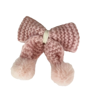 Fermaglio per capelli con fiocco in maglia rosa e pompon in stile bignè alla crema