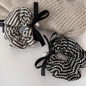 Vintage Tweed Bow Scrunchie With Faux Artificial Pearl Elegant Stripe Pleated Hair Tie For Women Girls Daily Hair Accessories